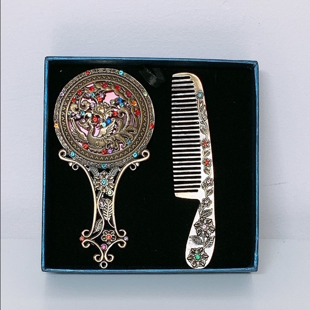 Classic Traditional style mirror and comb set